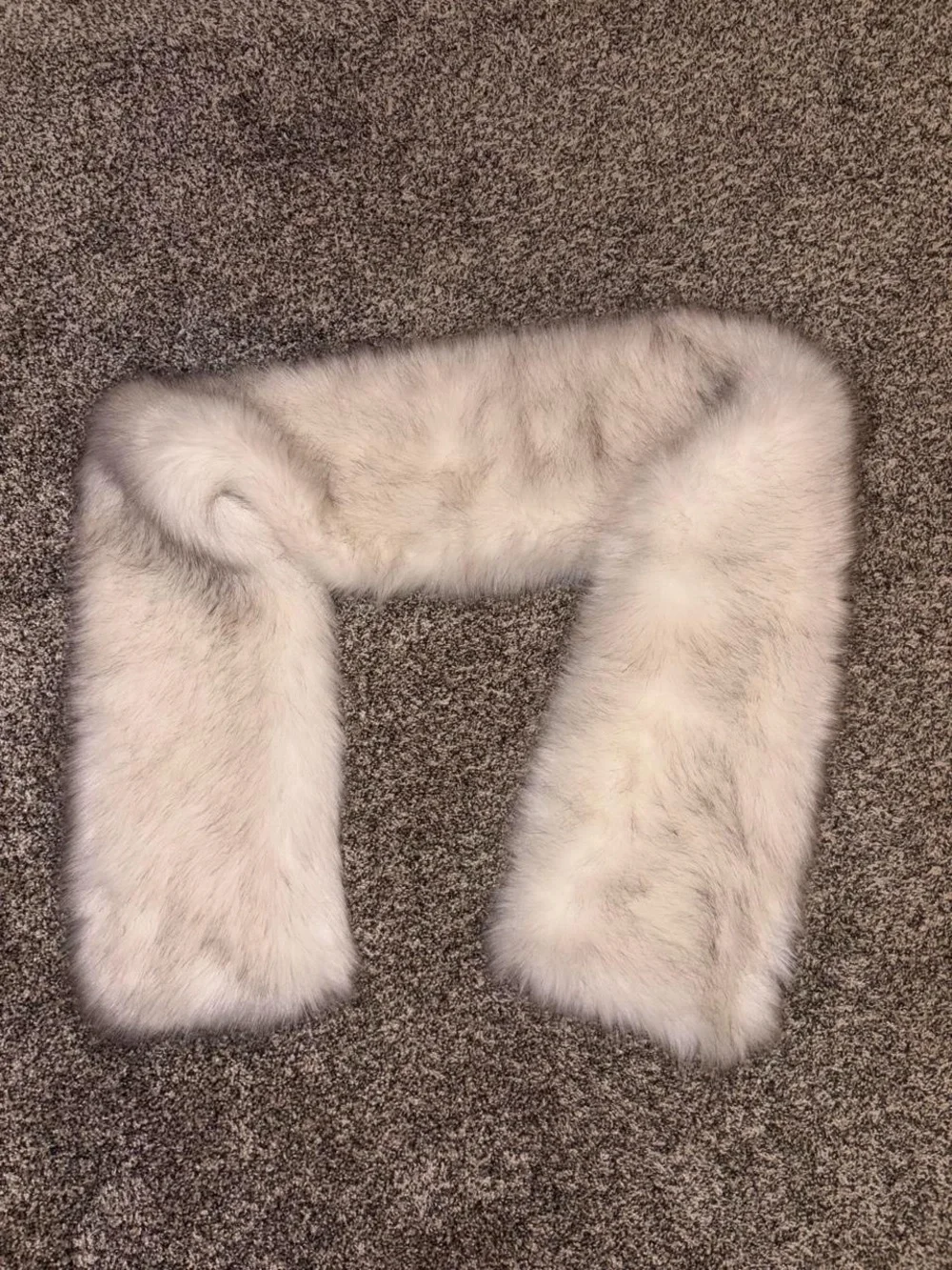 White arctic fox faux fur scarf with satin lining